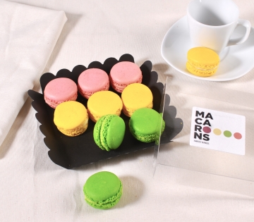 Square box for macarons with label