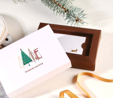 Caja para tarjetas regalo con estampado navideño