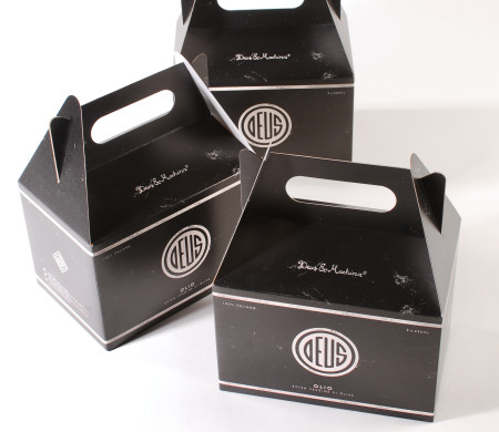 Handled boxes for gourmet retail