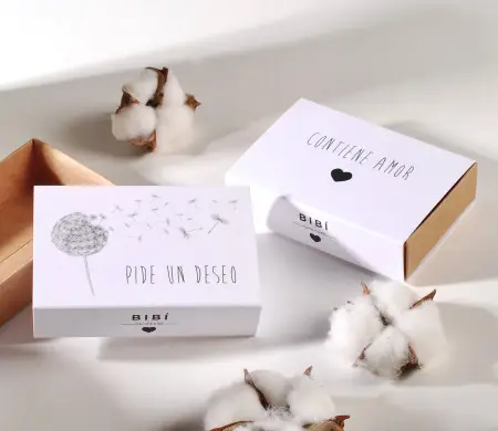 Estuche pequeño con mensaje...