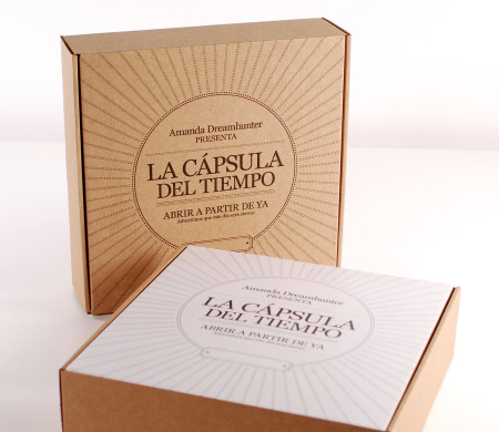 Caja para cápsula del tiempo y regalos originales | Caja postal de cartón
