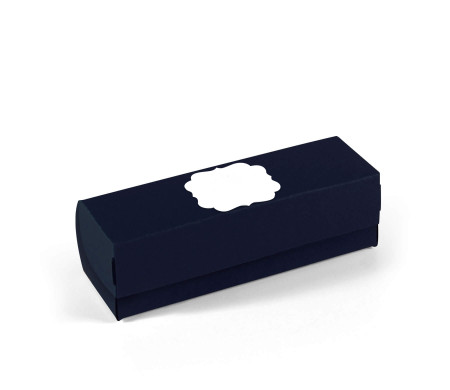Elongated box with lid for macarons