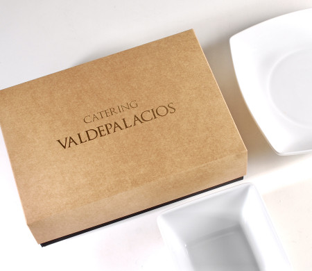 Scatola per catering con coperchio kraft e interno nero