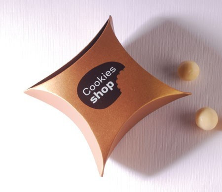 Boîte cadeau dorée pour bonbons et chocolats 