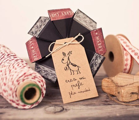 Unique Little Gift Box Decorated with Flower Shapes 