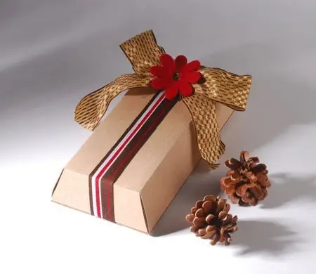 Caja regalo con flor y lazo...