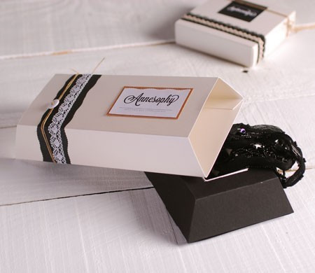 Boîte Cadeau avec Ruban et Broderie
