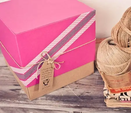 Scatola regalo fucsia con...