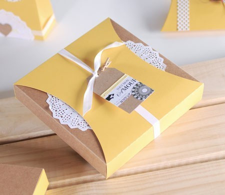Boîte Cadeau avec Dentelle et Couverture Coulissante Boîte Cadeau avec Dentelle et Couverture Coulissante