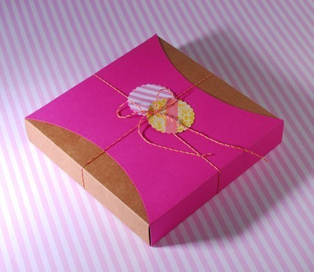 Caja con Faja Rosa y Baker's Twine Caja con Faja Rosa y Baker's Twine