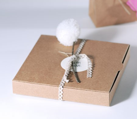 Caja con Pompón para Invitación de Boda Caja con Pompón para Invitación de Boda