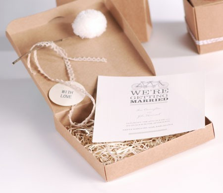 Caja con Pompón para Invitación de Boda Caja con Pompón para Invitación de Boda