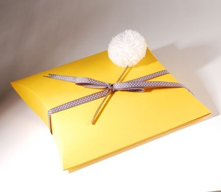 Flat box for costume jewellery