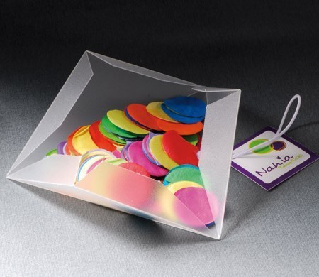 Petite boîte triangulaire pour des fêtes d'enfants Petite boîte triangulaire pour des fêtes d'enfants