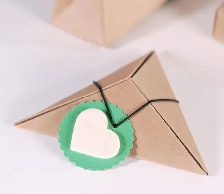 Caja triangular para...