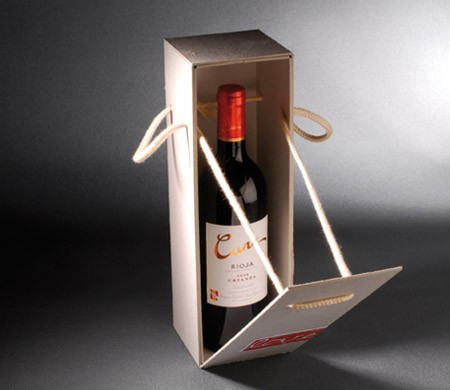 Scatola per vino con etichetta