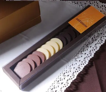 Box mit Banderole für Pralinen