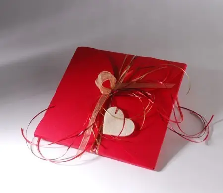 Red box for foulards