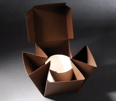 ‘Self-assembling’ box for shops