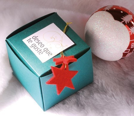 Scatola quadrata per i regali di Natale