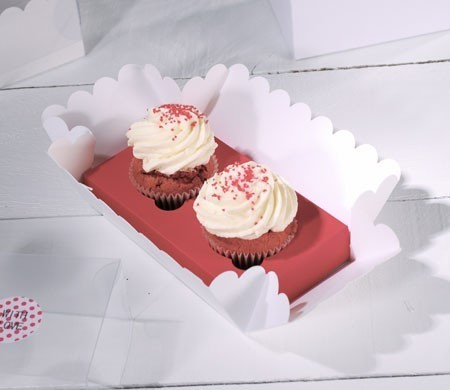 Scatola per due cupcake decorata con bottoni Scatola per due cupcake decorata con bottoni
