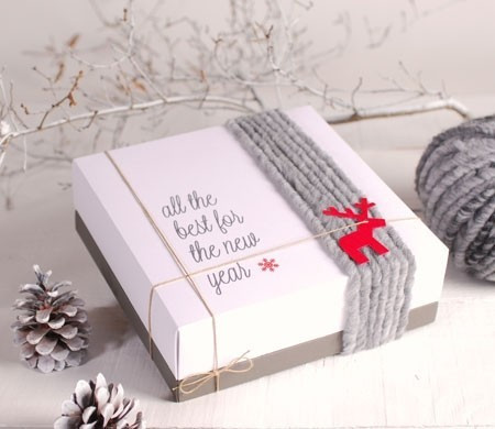 Square box decorated with wool