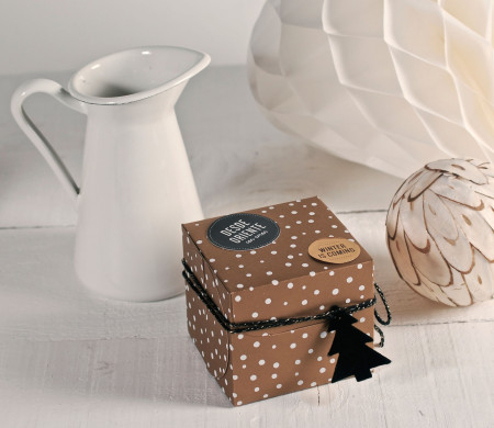 Quadratische Schachtel für Weihnachtsgeschenke