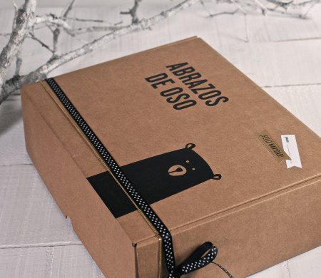 Caja de Envío con Vinilo de Oso Caja de Envío con Vinilo de Oso
