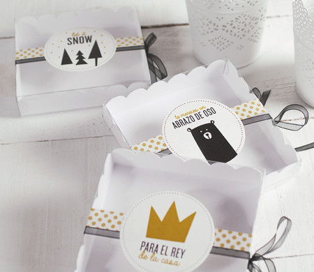 Decorated gift box for macarons