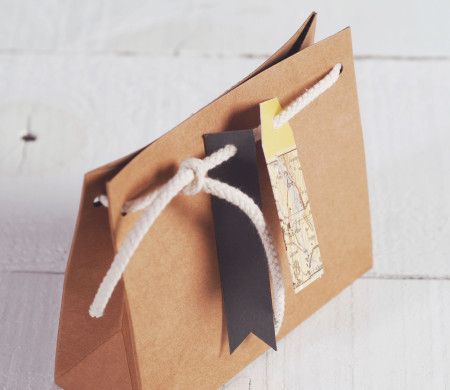 Small kraft gift bag for retail details and little gifts