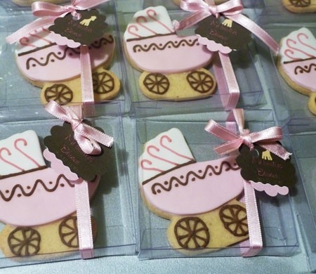 Scatolina con fiocco per biscotti in occasione di baby shower