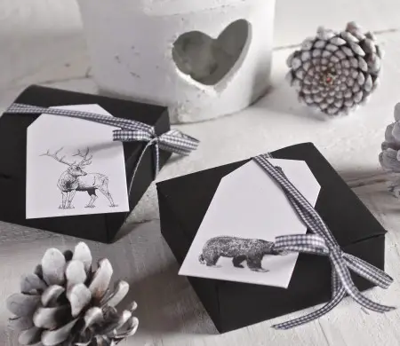 Scatola regalo decorata con...