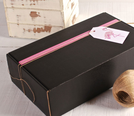 Caja Decorada en Rosa y Blanco con Etiqueta Flamenco Caja Decorada en Rosa y Blanco con Etiqueta Flamenco