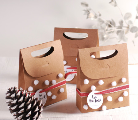 Caja Navideña con Pompones Caja Navideña con Pompones