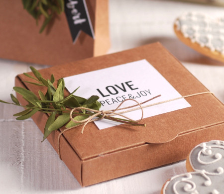 Scatola piatta per inviti e dettagli natalizi | SelfPackaging