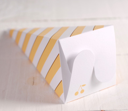 Caja Cucurucho Decorada para Fiestas Caja Cucurucho Decorada para Fiestas