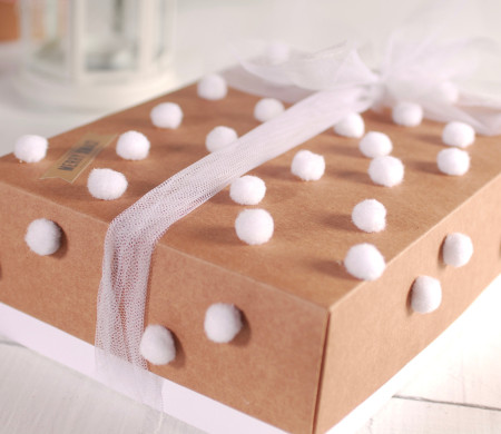 Caja para Navidad con Pompones Caja para Navidad con Pompones