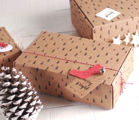 Boîte Kraft Décorée des Sapins