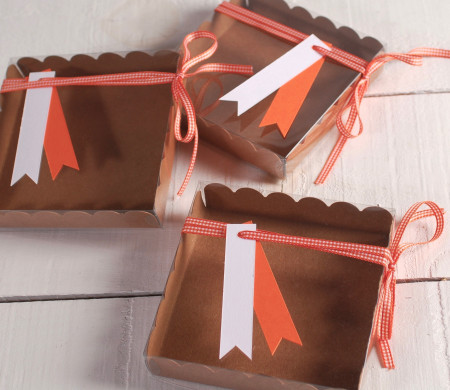 Petite Boîte Décorée pour Petits Gâteaux 