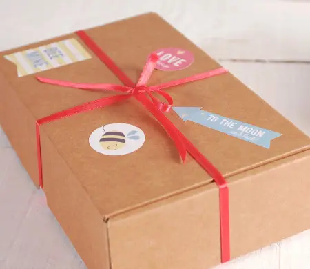 Cajita con adhesivos para...