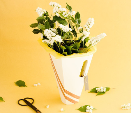 Minimalist box for bouquets