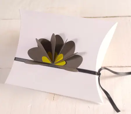 Small gift box with 3D...