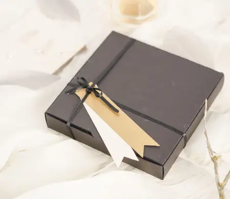 Flat gift box for small...