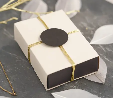 Cajita elegante con faja