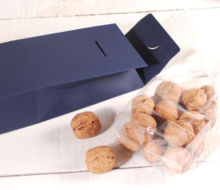 Caja de frutos secos con ventana decorada Caja de frutos secos con ventana decorada