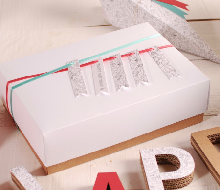 Caja cuadrada decorada Caja cuadrada decorada