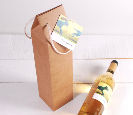 Boîte à vin décorée avec une anse