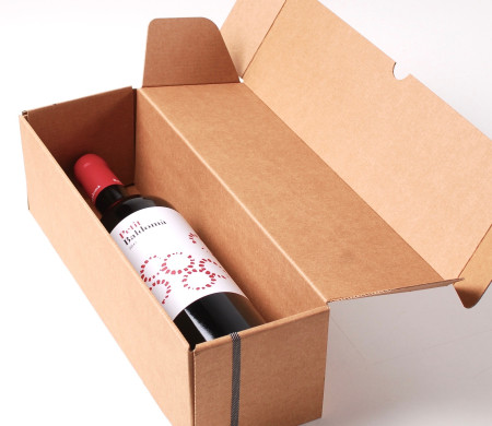 Caja sencilla alargada de vino decorada Caja sencilla alargada de vino decorada