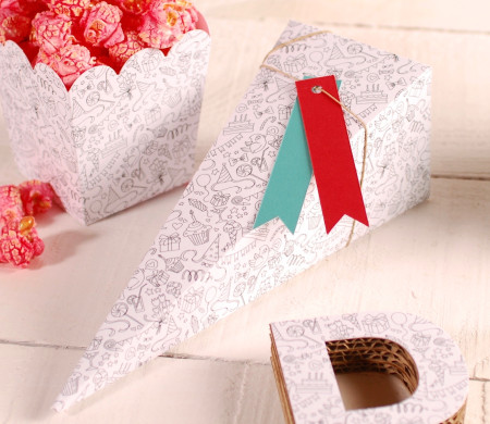 Caja cónica grafiada y con decoraciones