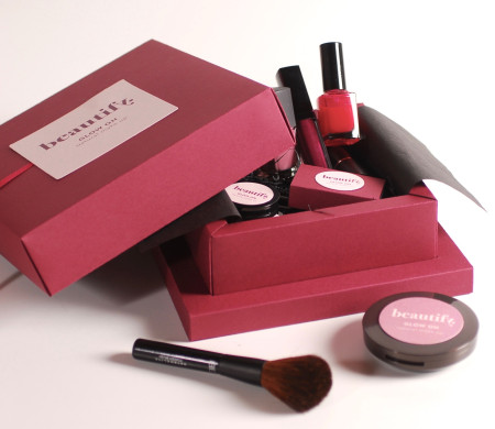 Red cosmetic gift box Red cosmetic gift box